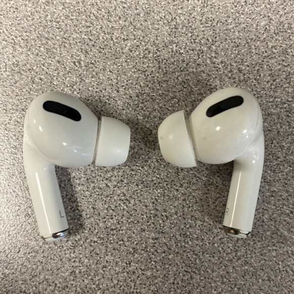 Fast charger X AirPod pros - Picture 3 of 4